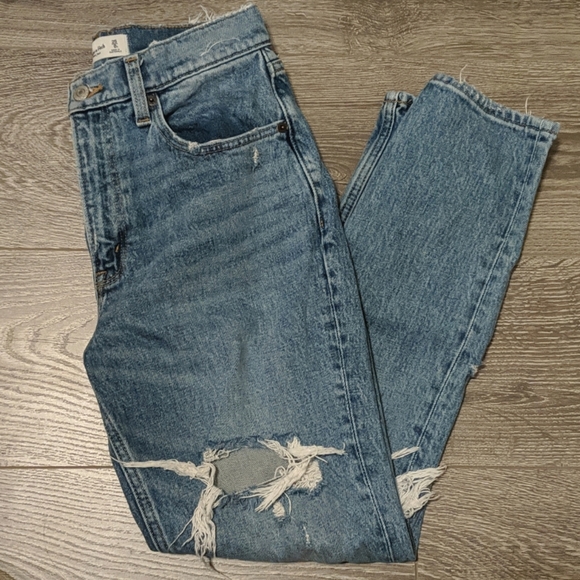 Abercrombie | Curve Love Mom Jeans - Picture 2 of 8